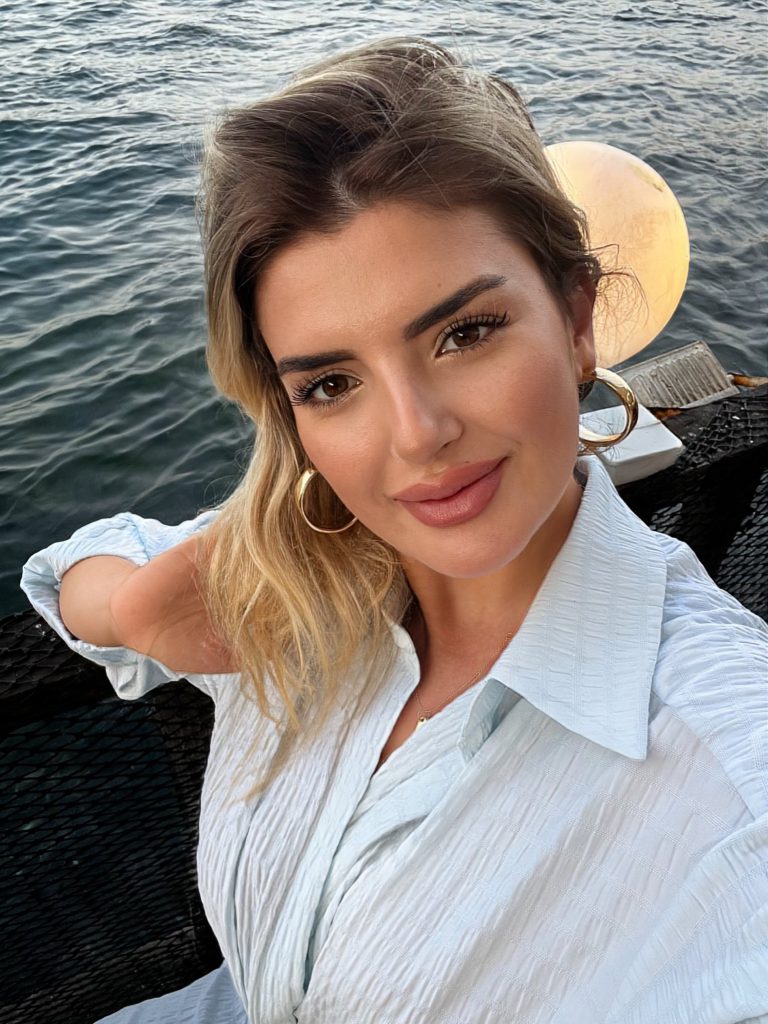 Begüm Polat ardent hot bikini