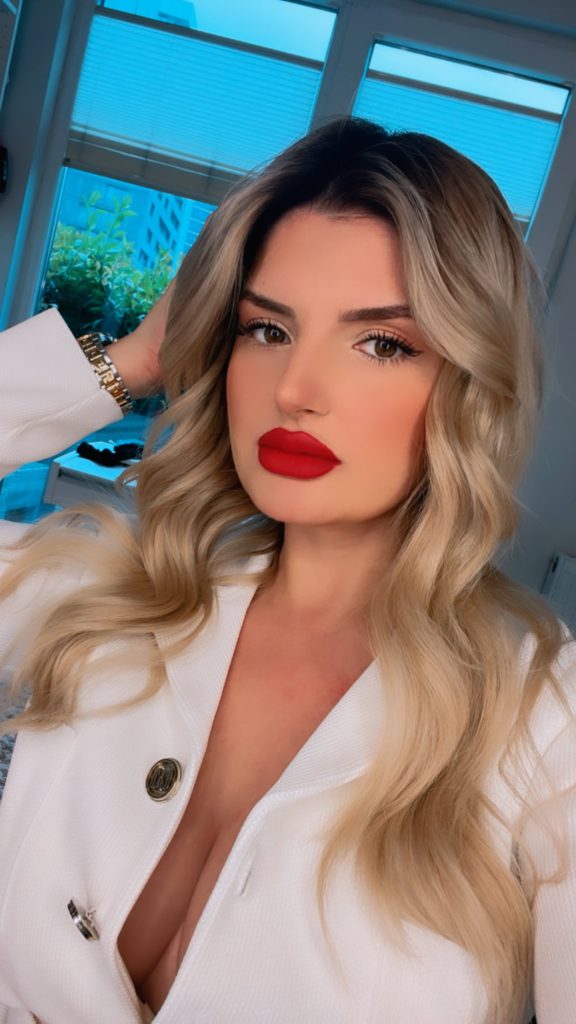 Begüm Polat beautiful hot pics