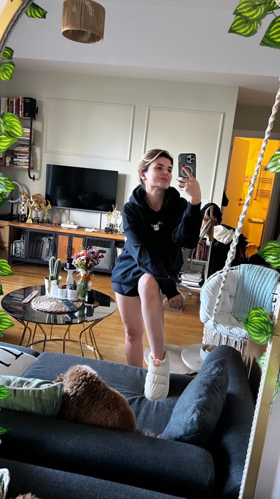 Begüm Polat depicts fire boobs