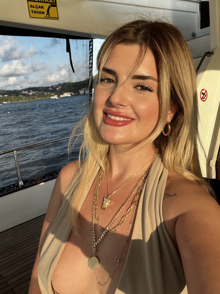 Begüm Polat modeling hot