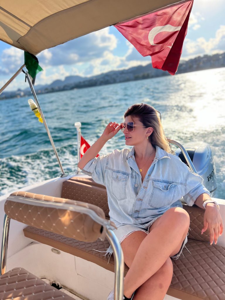 Begüm Polat modeling nudes