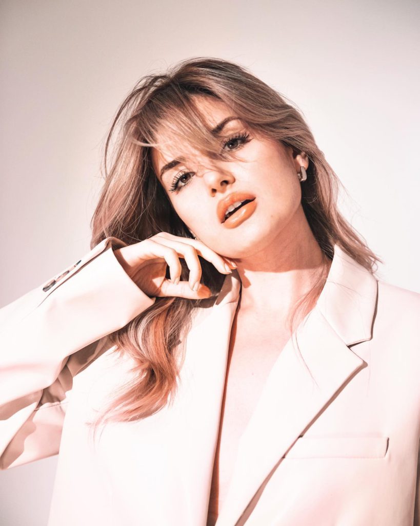 Begüm Polat smiles pussy