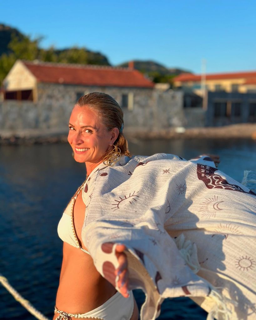 Ceyda Düvenci ardent hot images