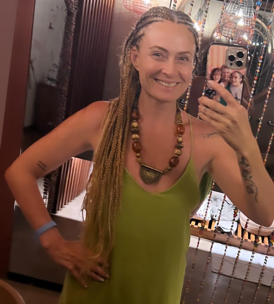 Ceyda Düvenci depicts fire boobs