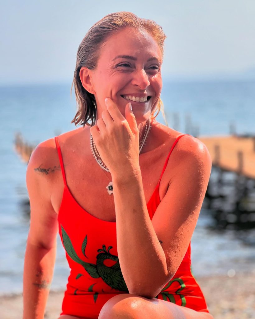 Ceyda Düvenci depicts fire pussy