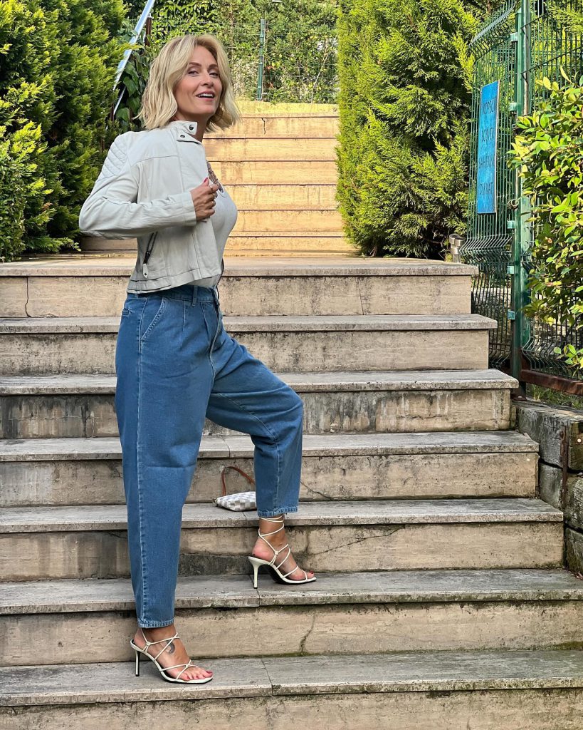 Ceyda Düvenci looks hot images