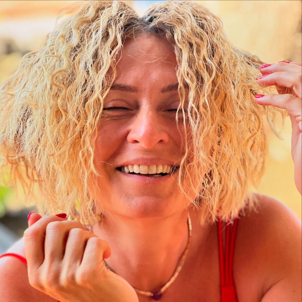 Ceyda Düvenci looks hot pics