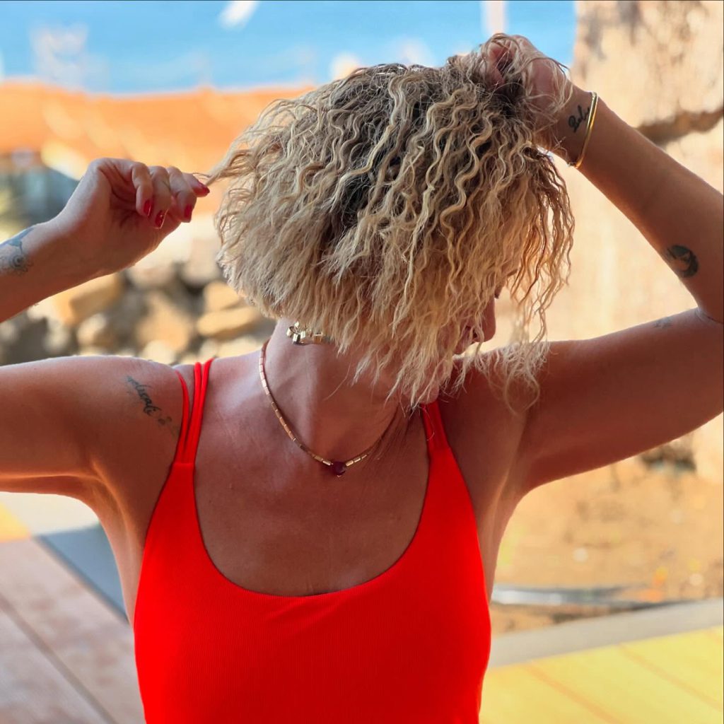 Ceyda Düvenci looks naked