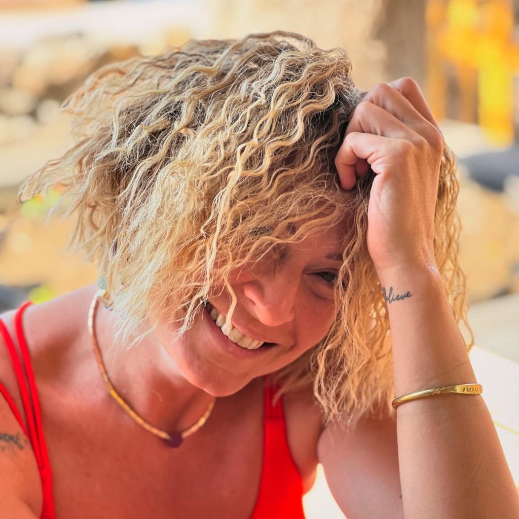 Ceyda Düvenci looks nude