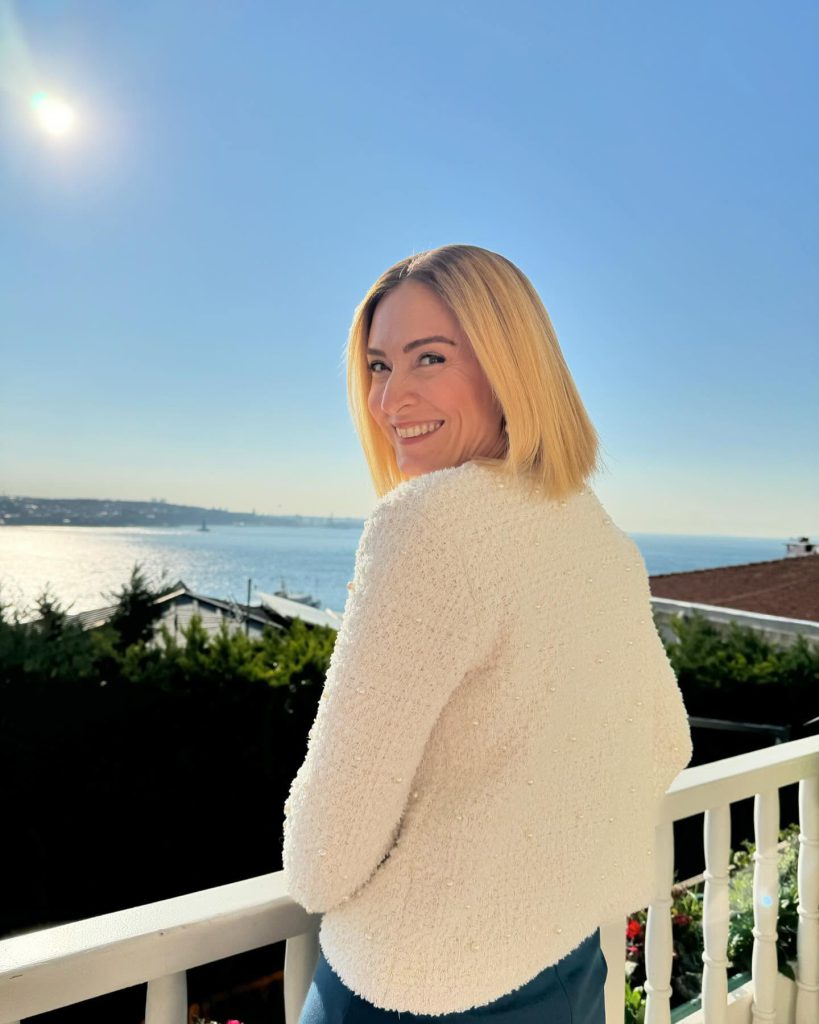 Ceyda Düvenci modeling ass