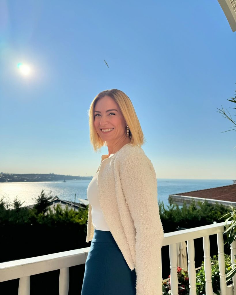 Ceyda Düvenci modeling bikini