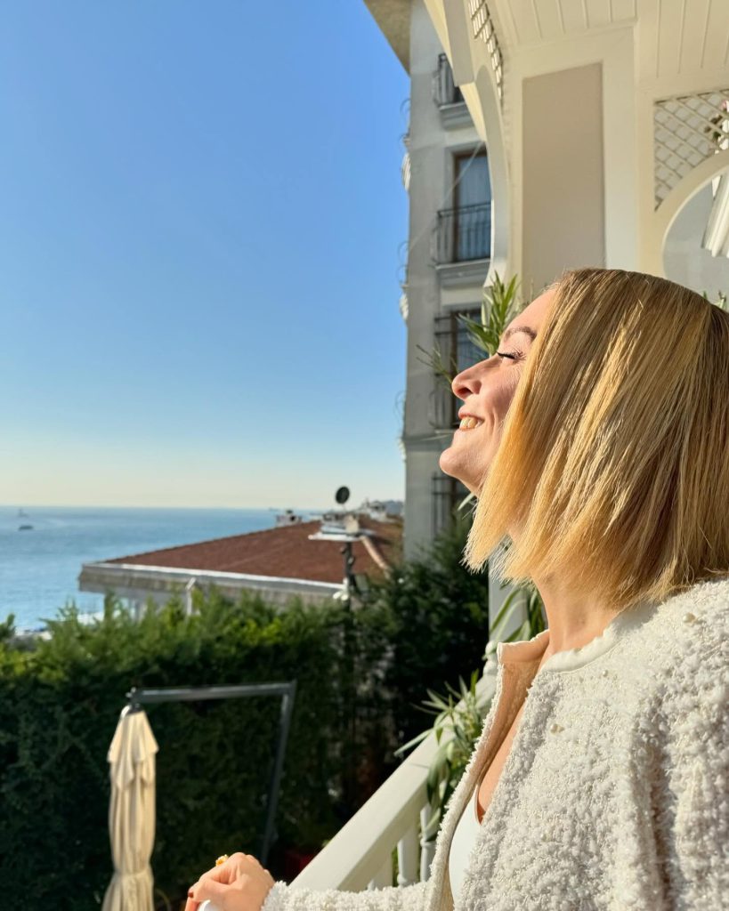 Ceyda Düvenci modeling sexy