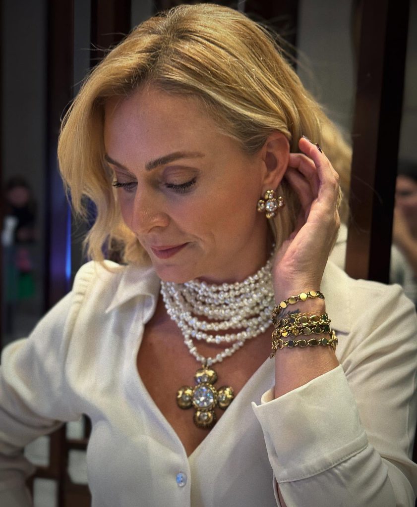 Ceyda Düvenci poses hot photos