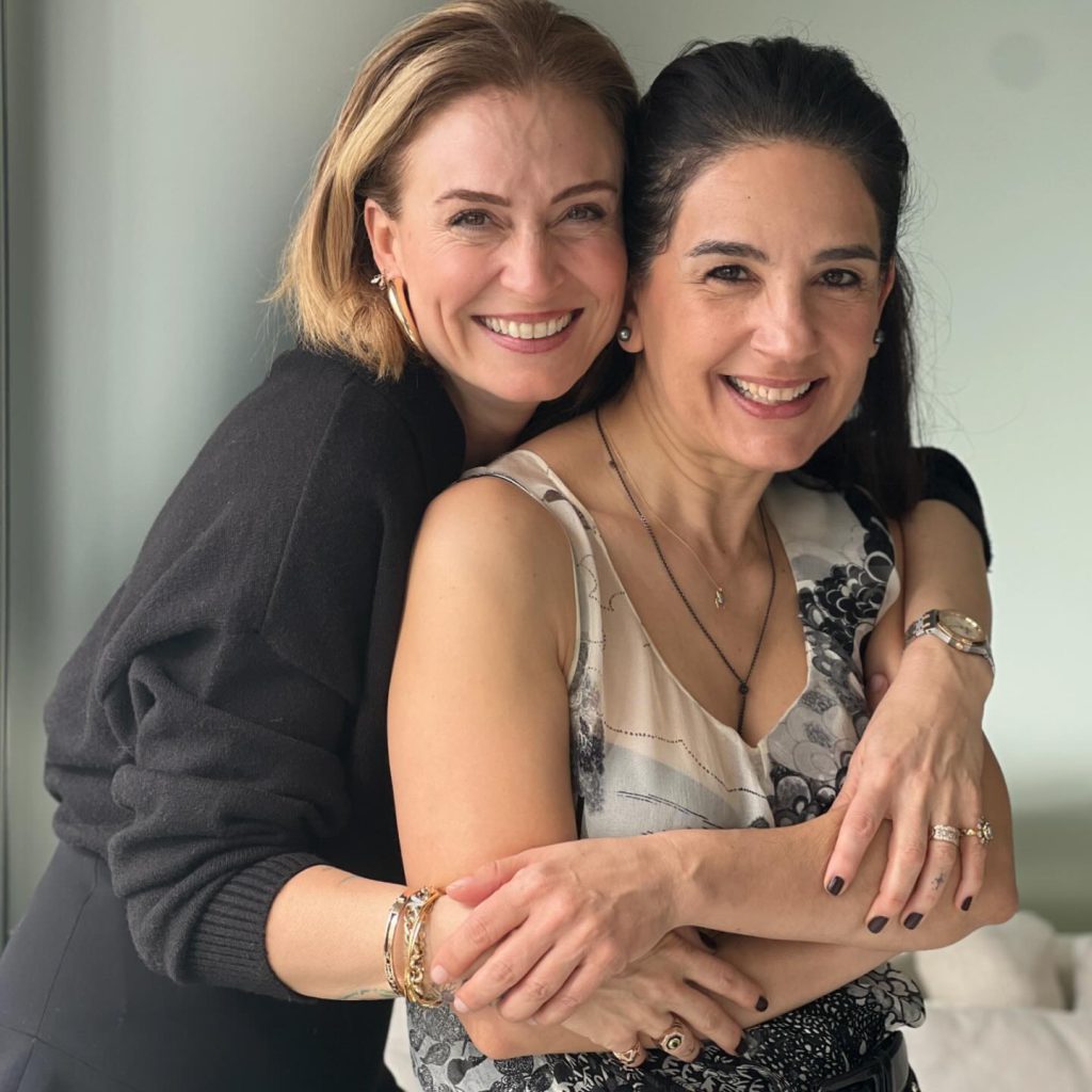 Ceyda Düvenci poses hot xxx