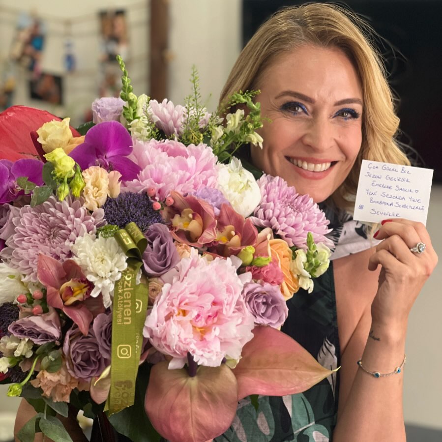 Ceyda Düvenci poses nude