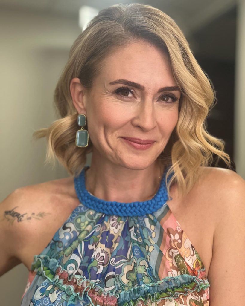 Ceyda Düvenci poses porn