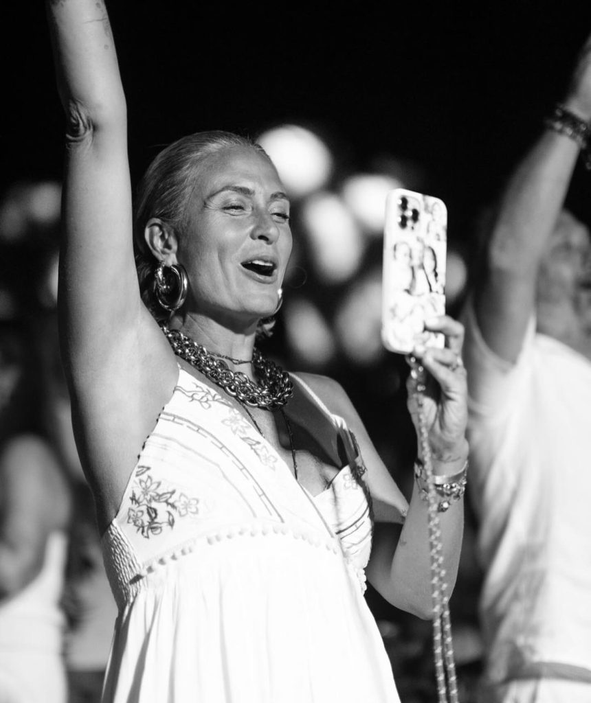 Ceyda Düvenci poses sexy