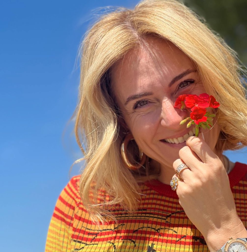 Ceyda Düvenci smiles boobs