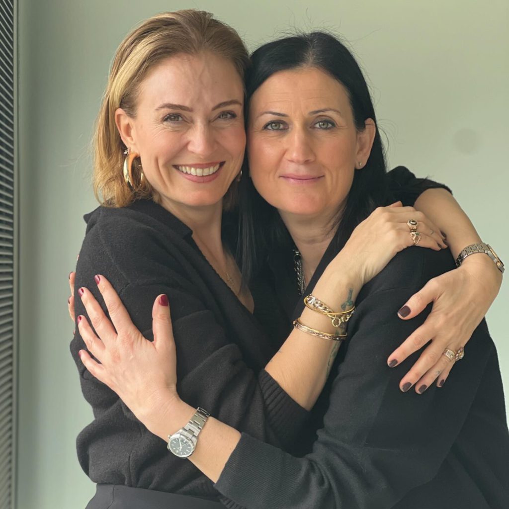 Ceyda Düvenci smiles hot