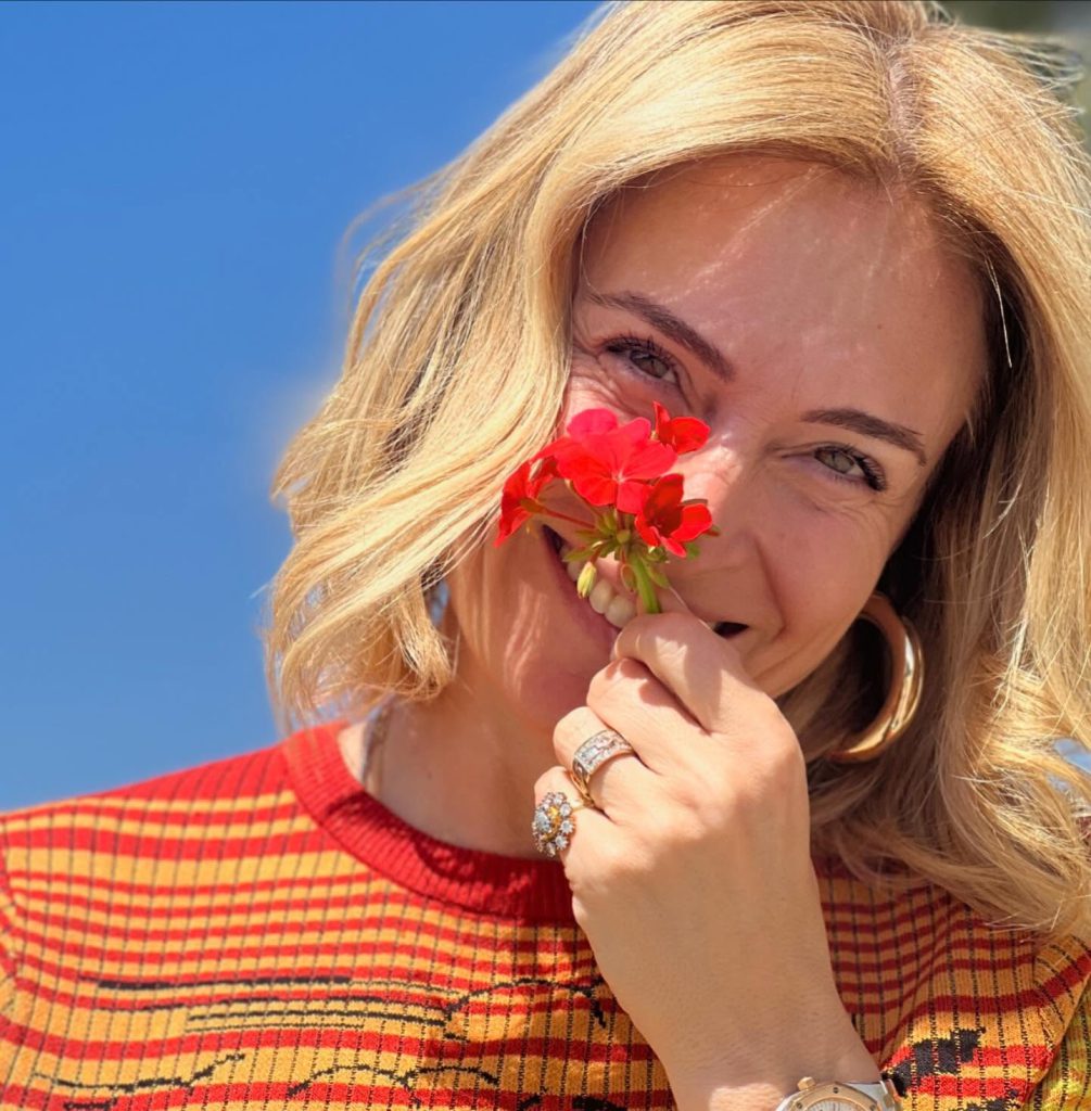 Ceyda Düvenci smiles hot photos