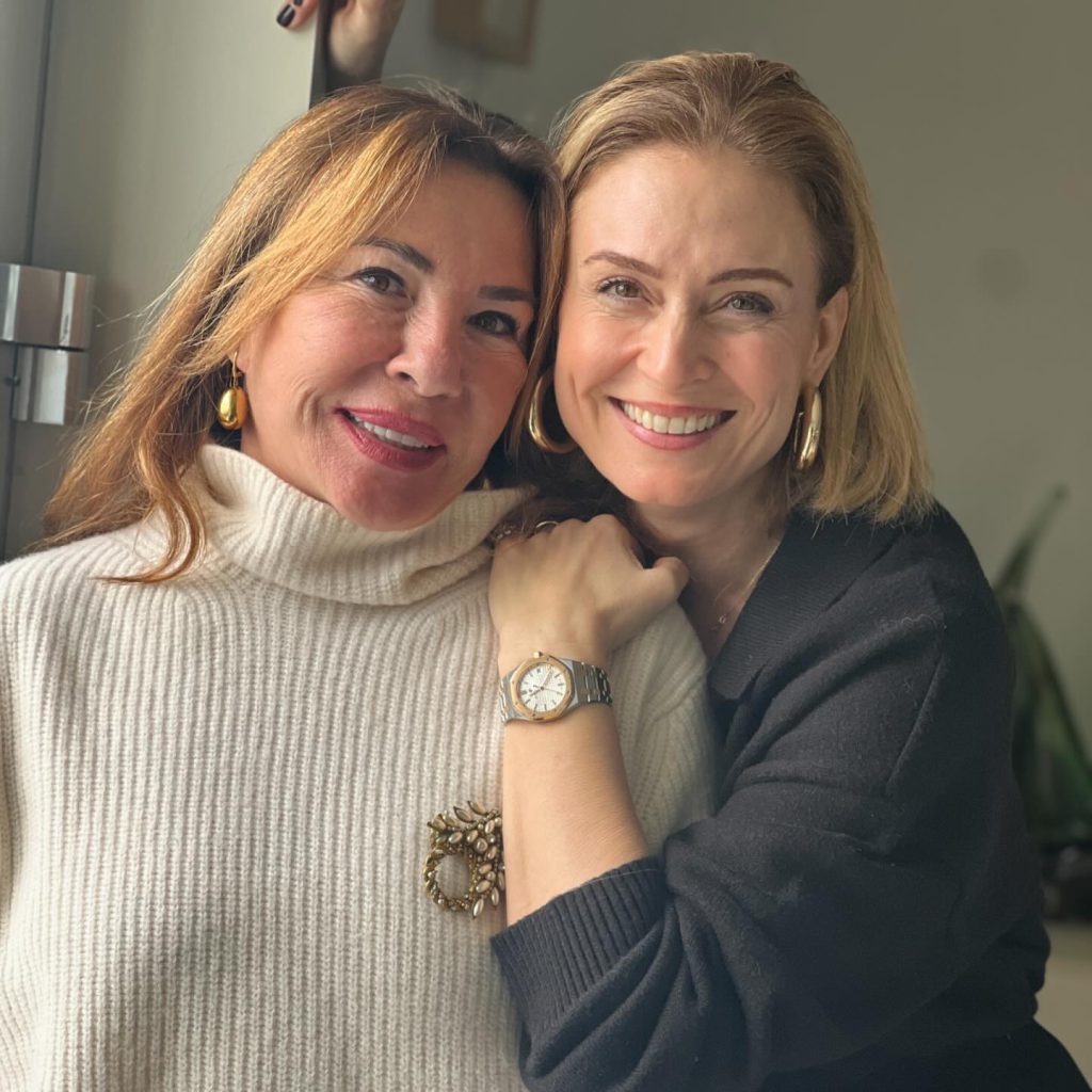 Ceyda Düvenci smiles sex