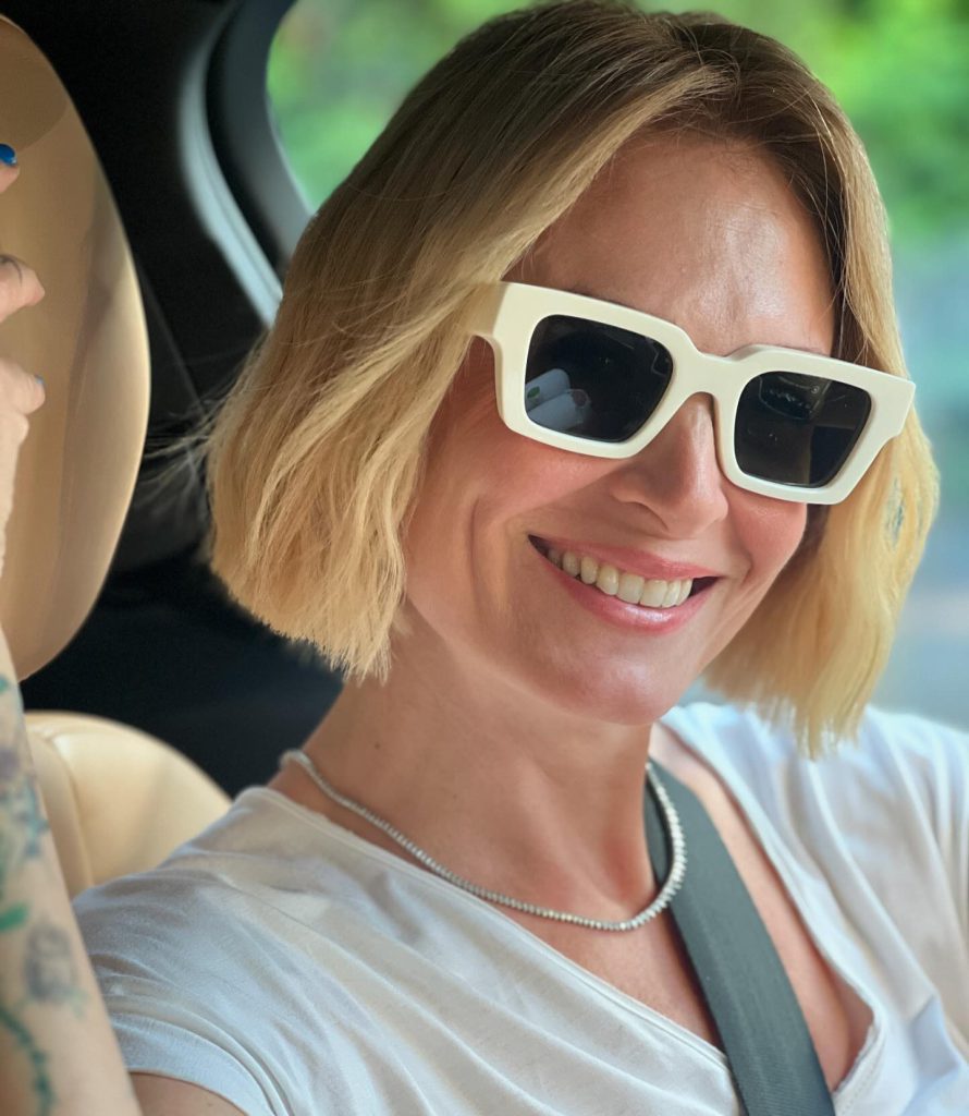 Ceyda Düvenci smiles sexy