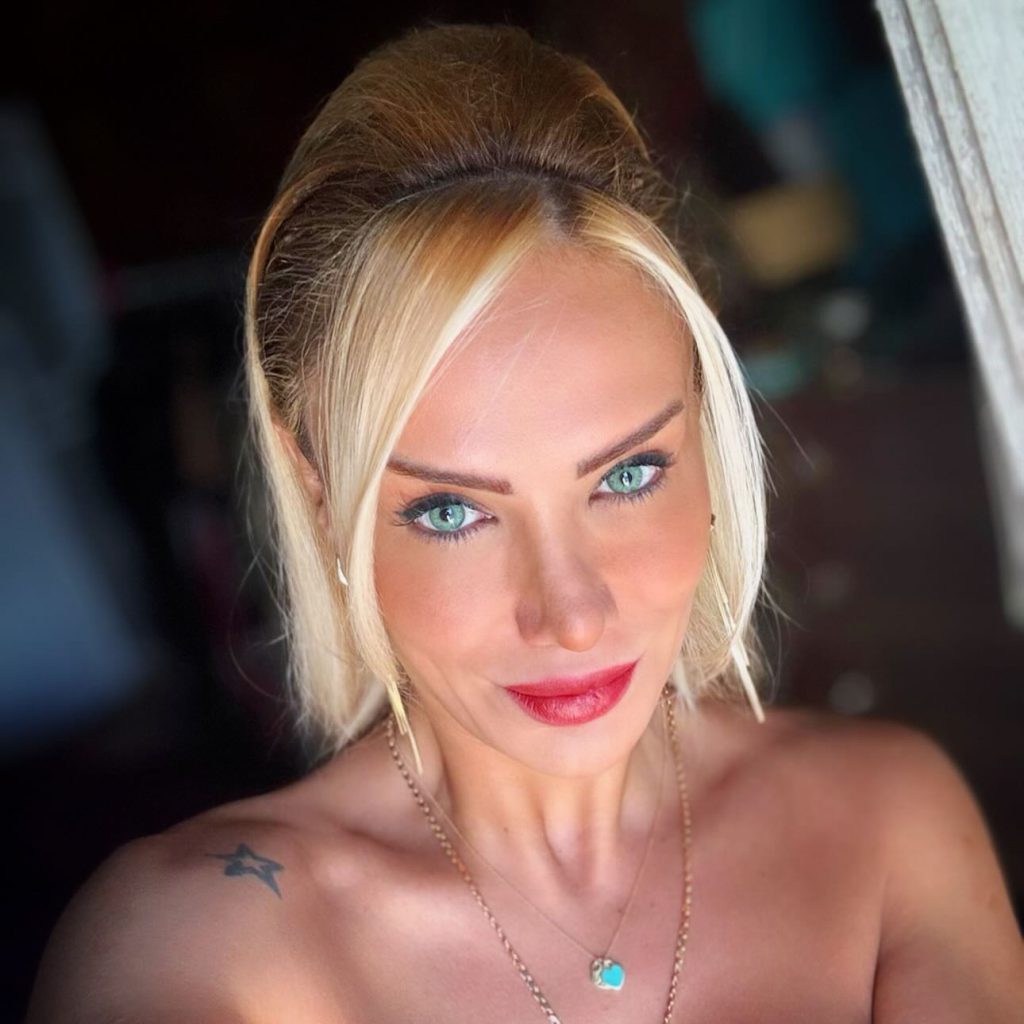 Ceyda Ersoy ardent sex