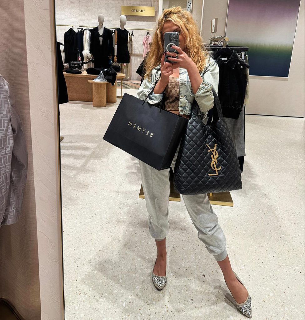 Ceyda Ersoy depicts fire fuck