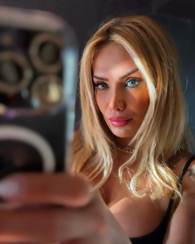 Ceyda Ersoy depicts fire hot