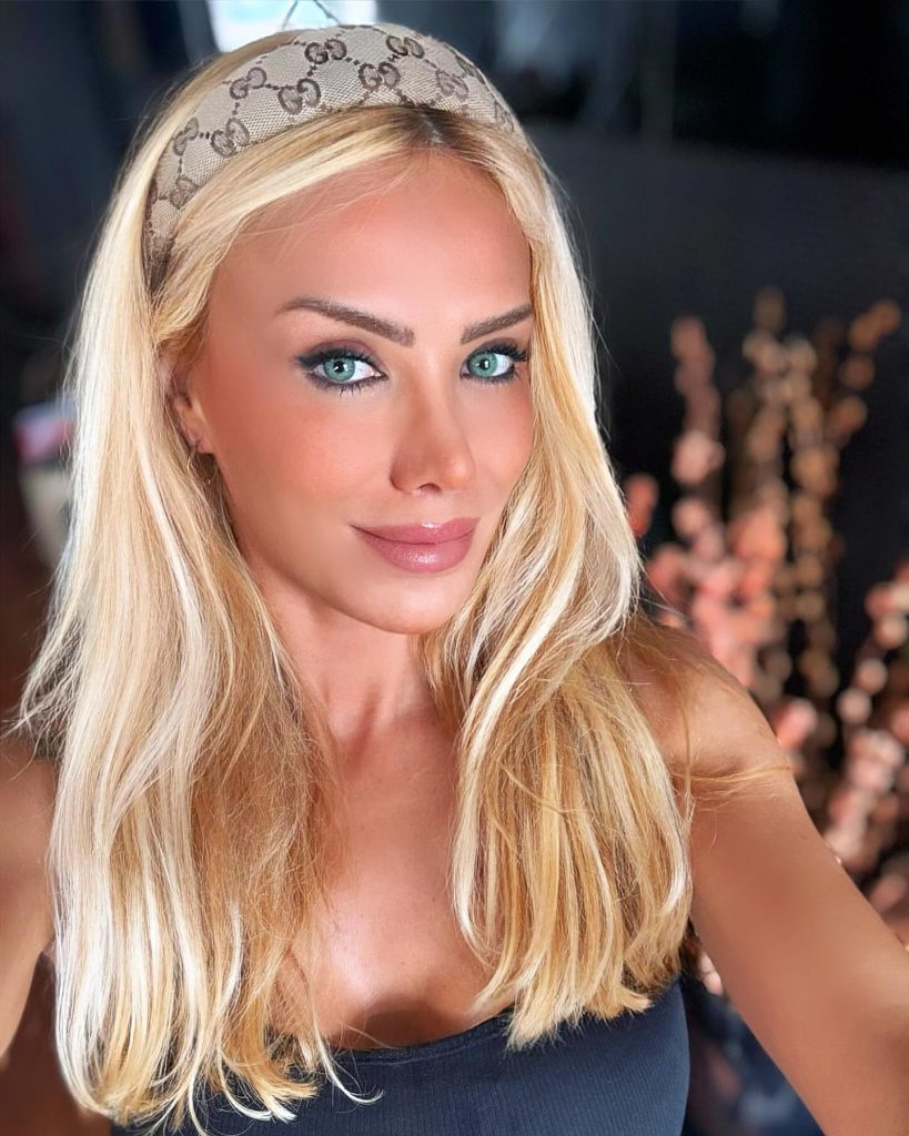 Ceyda Ersoy looks bikini