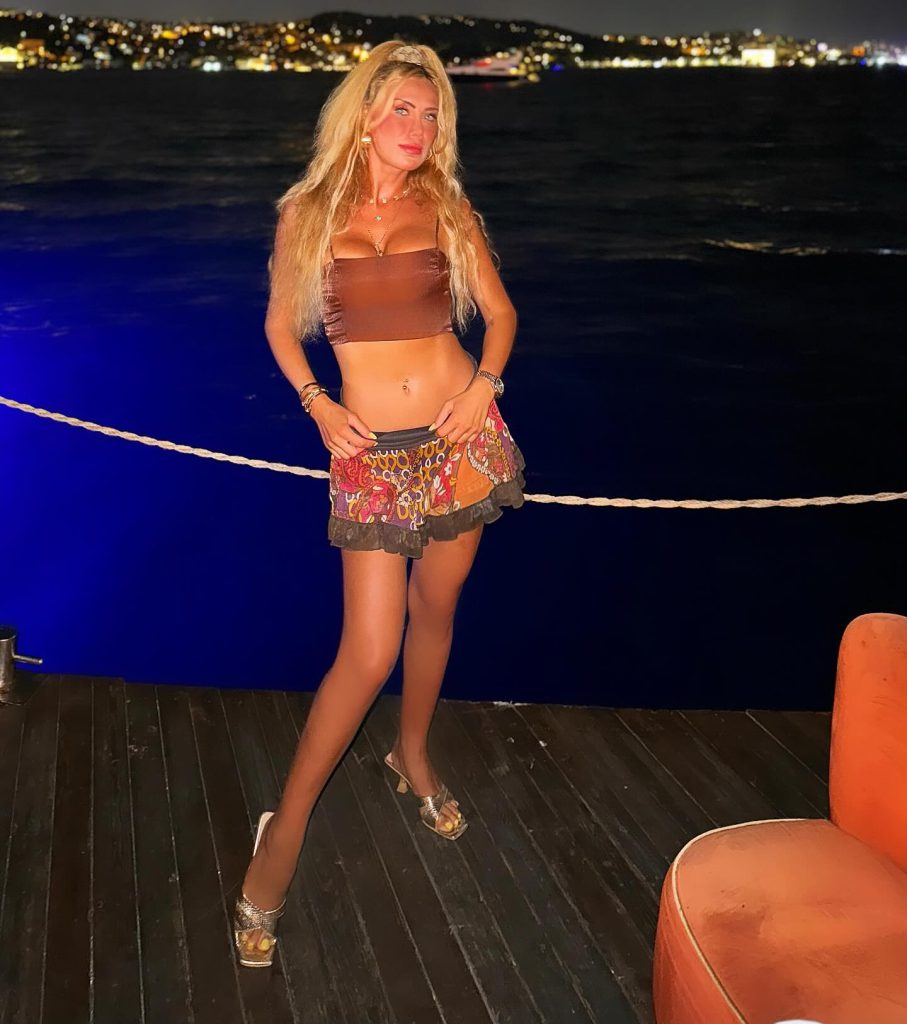 Ceyda Ersoy modeling hot