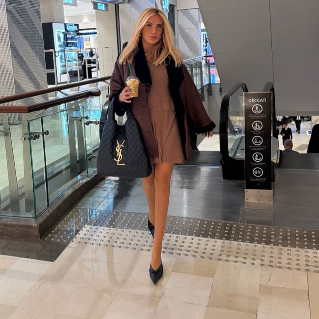 Ceyda Ersoy modeling nude