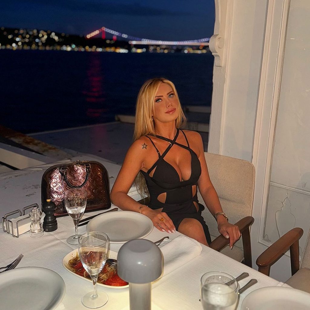 Ceyda Ersoy poses hot xxx