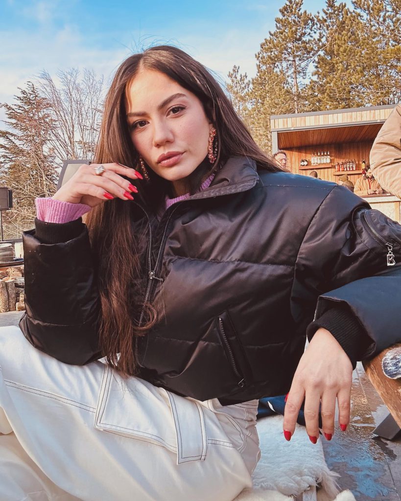 Demet Özdemir ardent hot photos