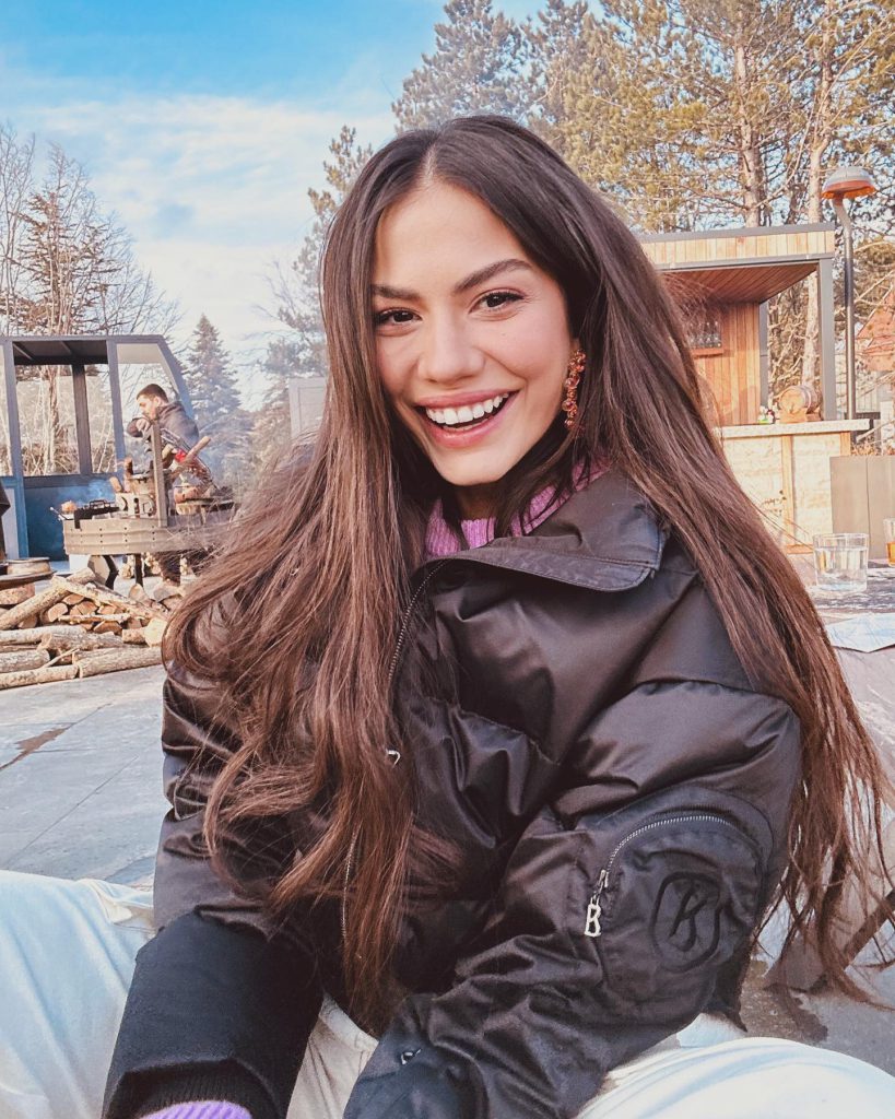 Demet Özdemir ardent pussy