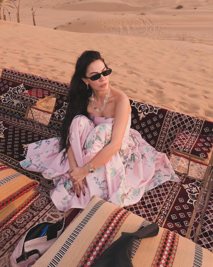 Demet Özdemir beautiful ass