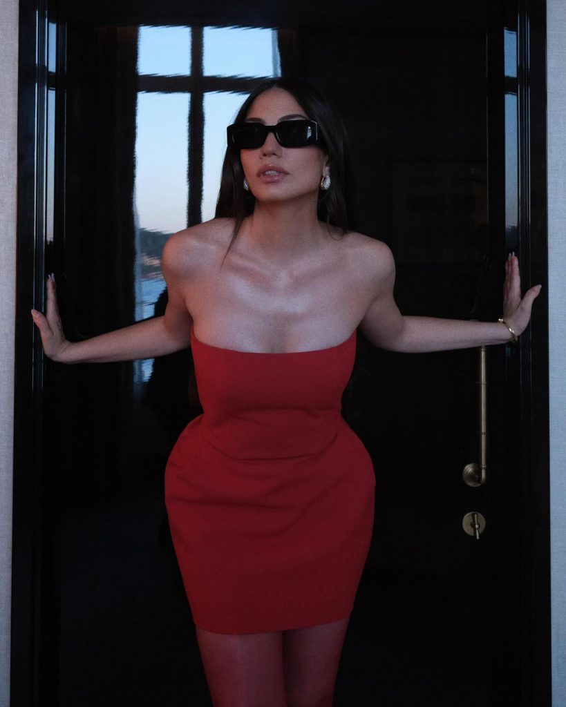 Demet Özdemir beautiful hot bikini