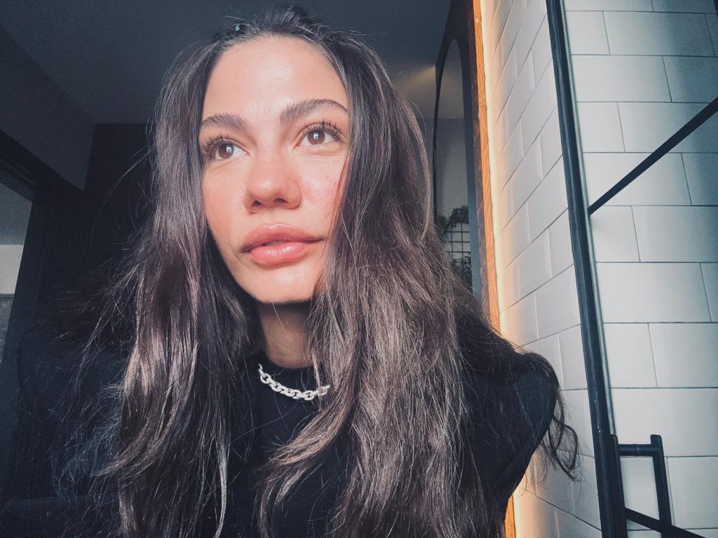 Demet Özdemir beautiful hot photos