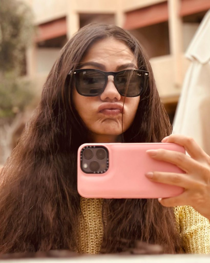 Demet Özdemir boobs