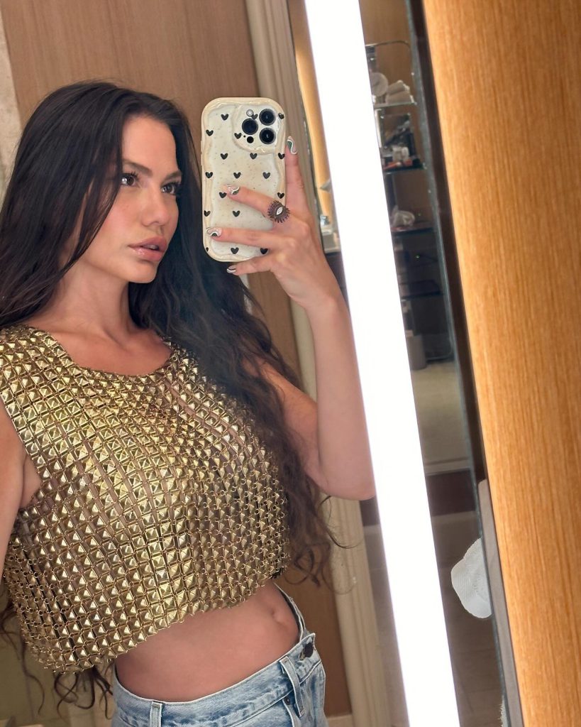 Demet Özdemir depicts fire hot xxx