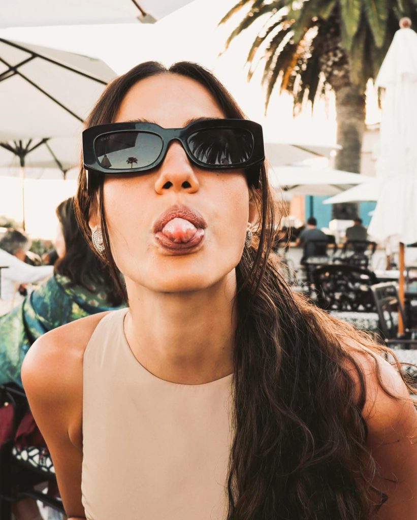 Demet Özdemir depicts fire sexy