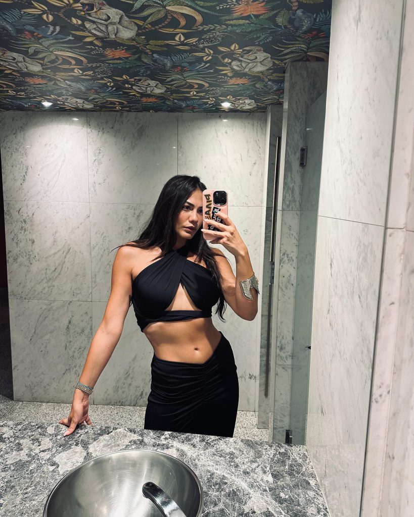 Demet Özdemir hot bikini