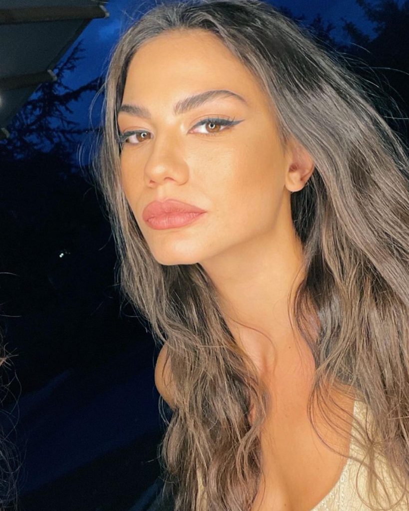 Demet Özdemir looks hot pics