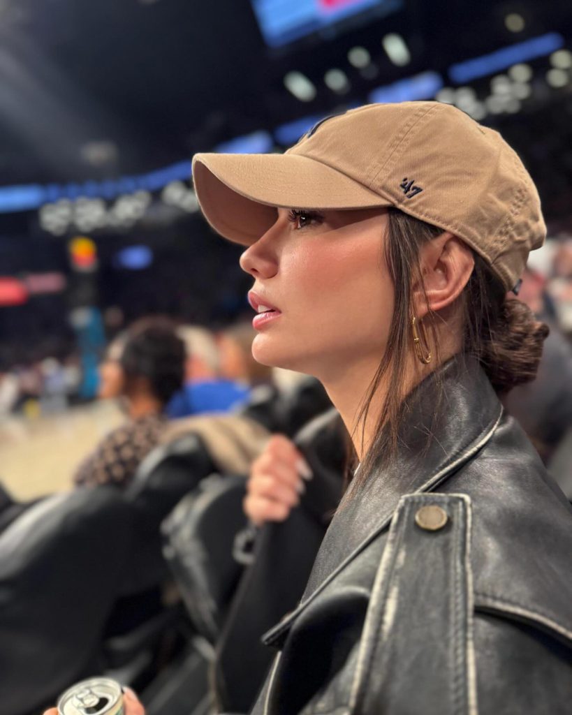 Demet Özdemir looks hot xxx