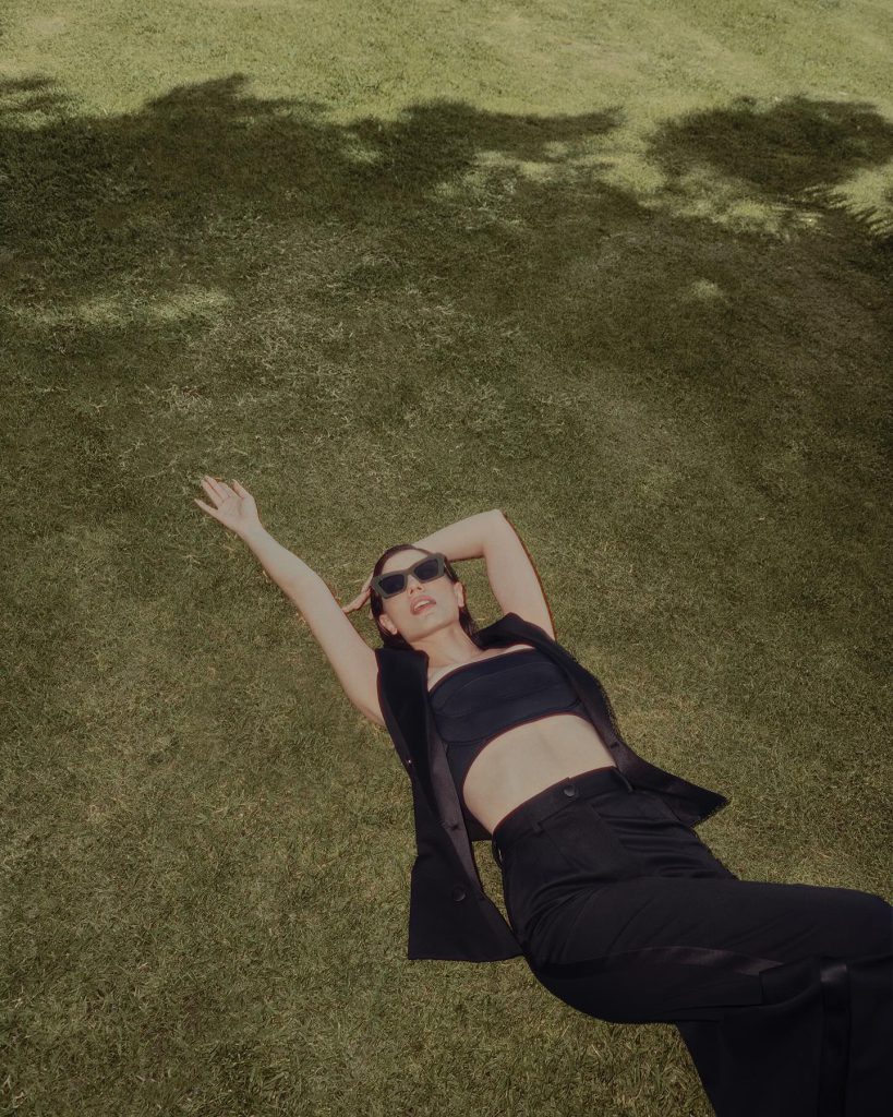 Demet Özdemir looks nude pics