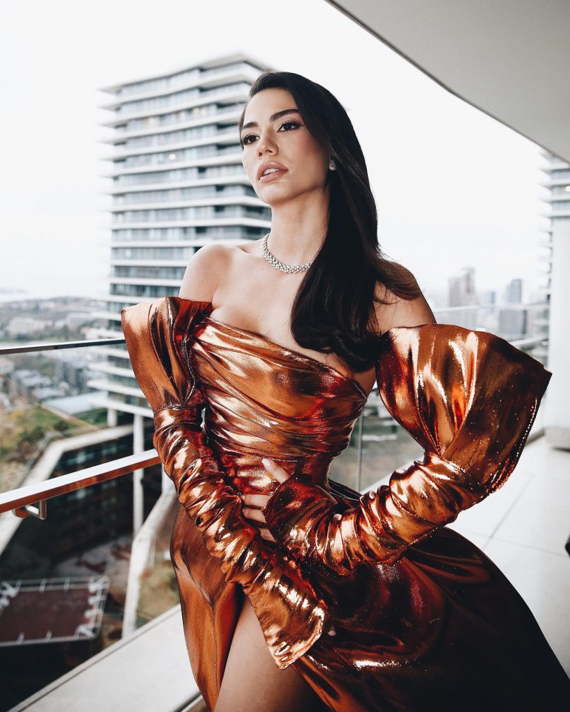 Demet Özdemir looks porn