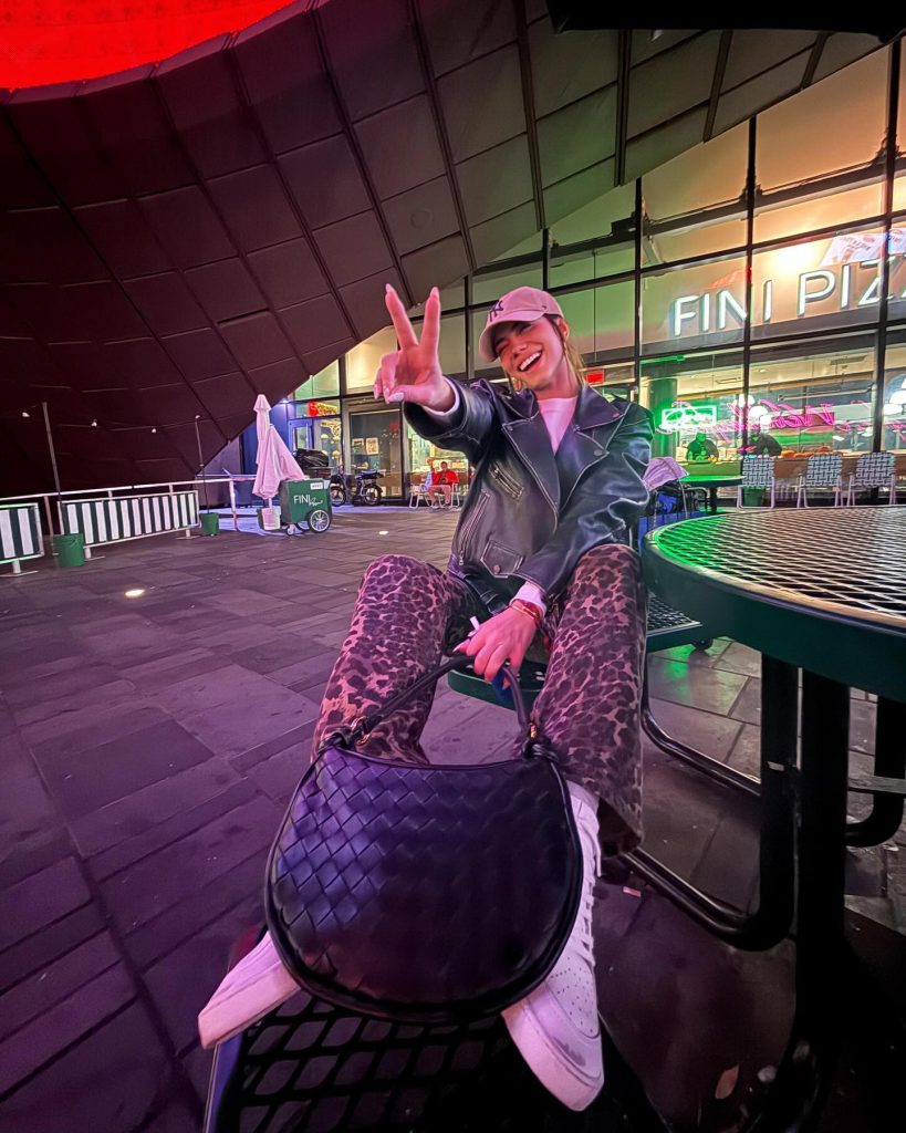 Demet Özdemir looks xxx porn