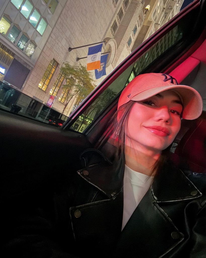 Demet Özdemir looks xxx sex