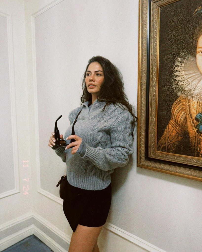 Demet Özdemir modeling nudes