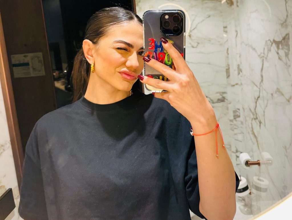 Demet Özdemir poses ass